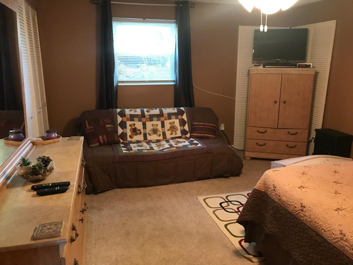 Lakeshore Retreat Bed & Breakfast Richmond Bagian luar foto