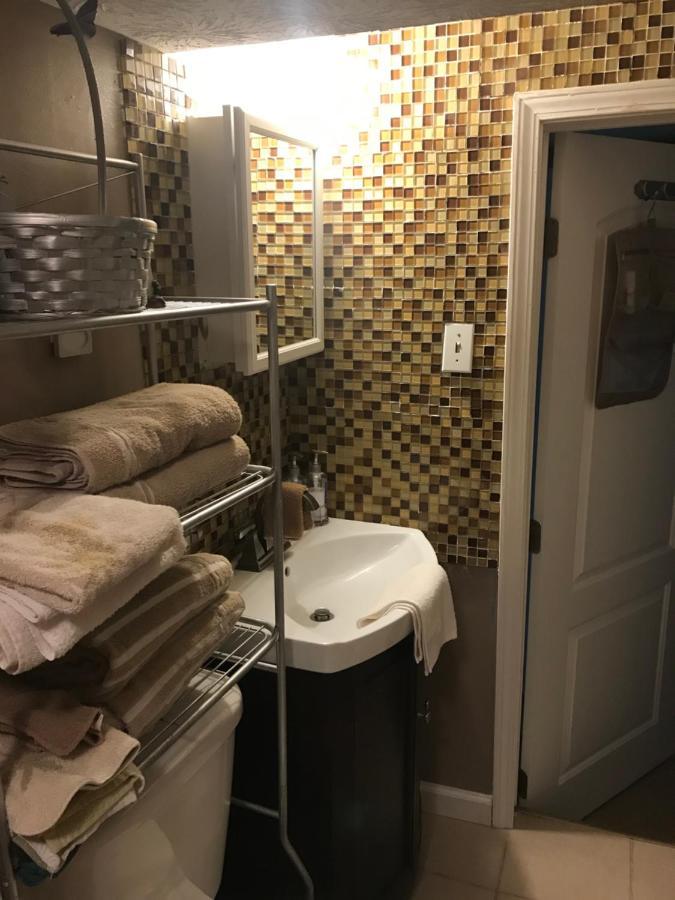 Lakeshore Retreat Bed & Breakfast Richmond Bagian luar foto